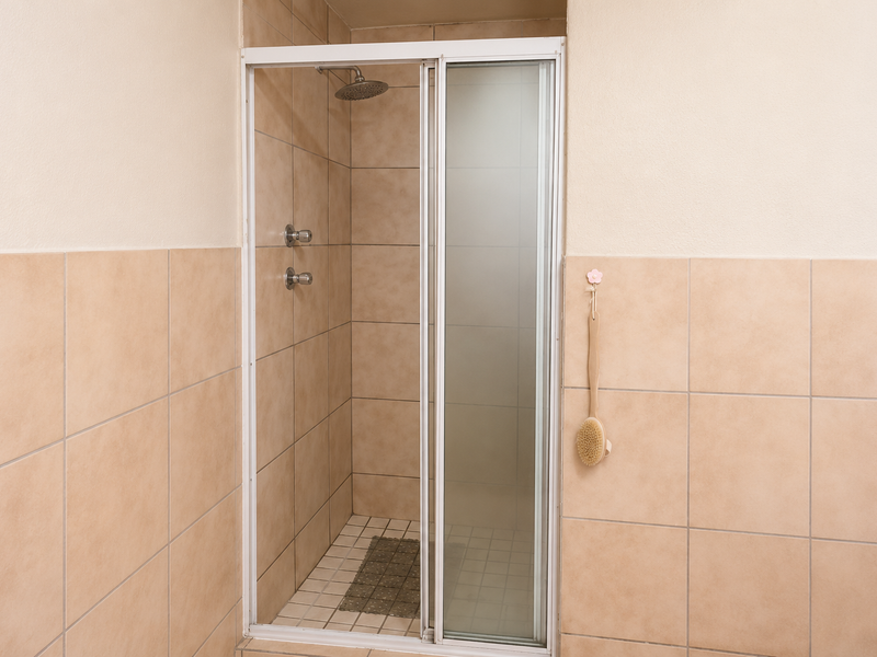 Spacious 2-Bedroom Apartment for Sale in Wilro Park, Roodepoort - Photo 6