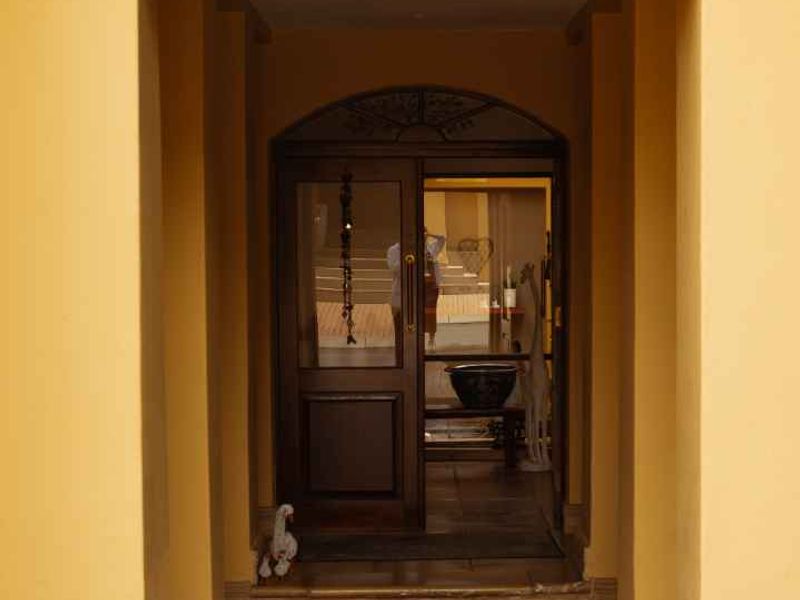 Stylish 3 Bedroom Home Offering Refined Estate Living - Photo 7