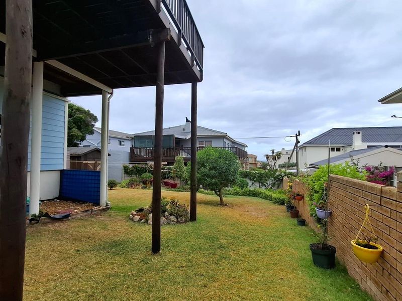 Seaside Serenity: Accessible Coastal Retreat Awaits! - Photo 5