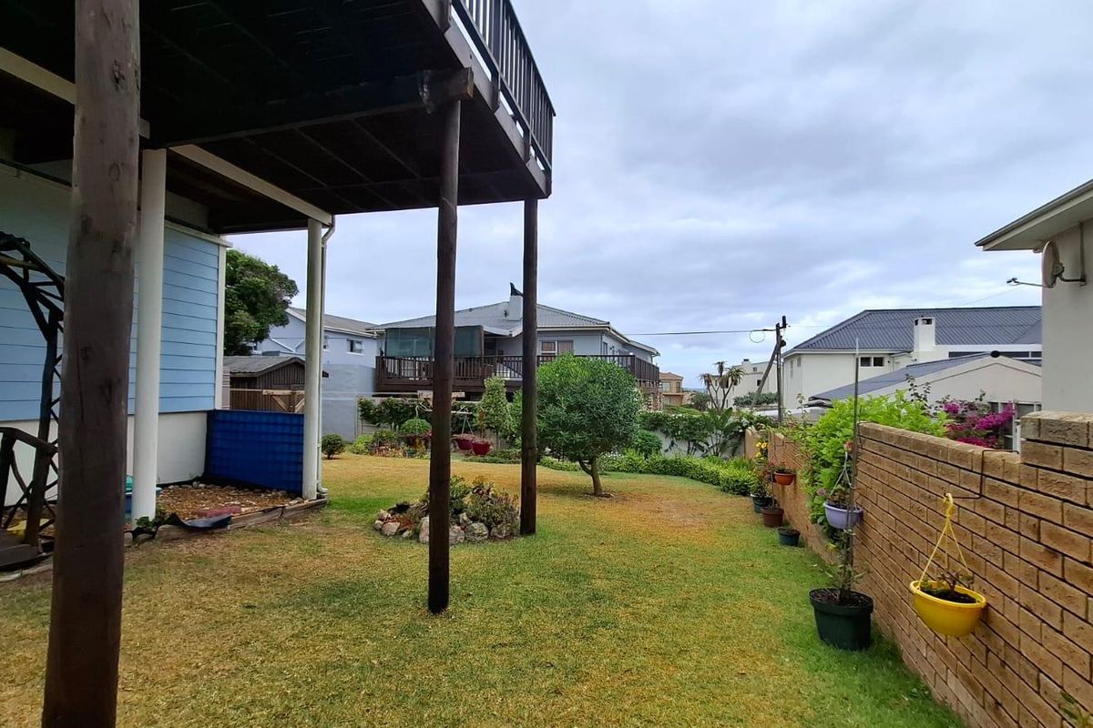 Seaside Serenity: Accessible Coastal Retreat Awaits! - Photo 5