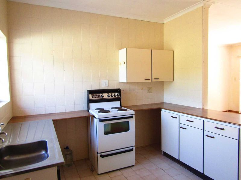Charming Life Rights Home in Secure Retirement Village - Photo 3