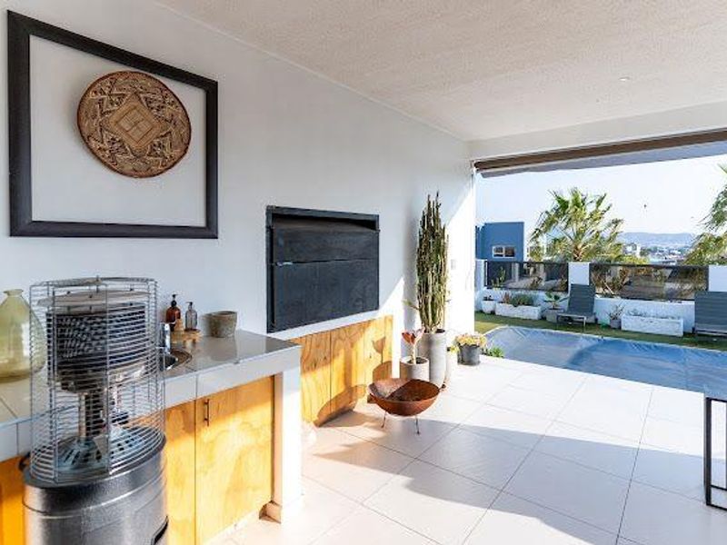 Elegant Family Home with Modern Comforts and an Endless View - Photo 3