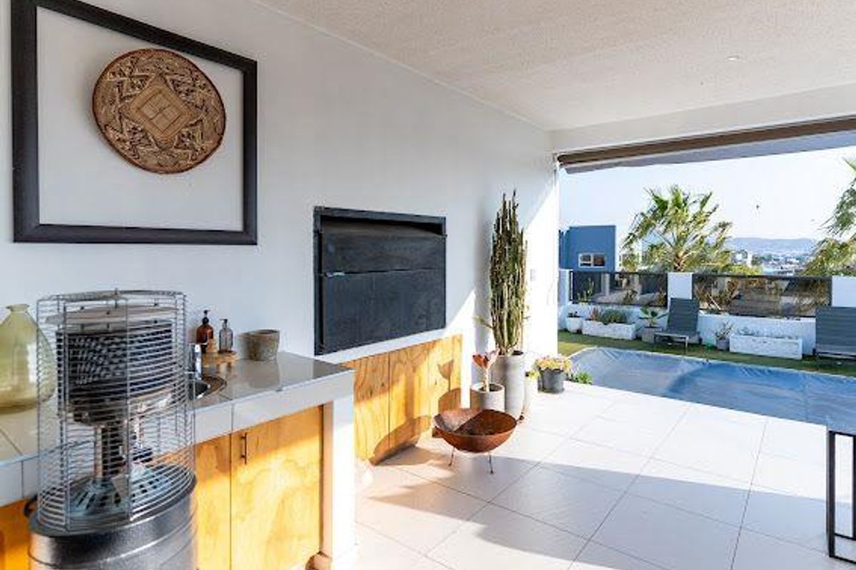 Elegant Family Home with Modern Comforts and an Endless View - Photo 3