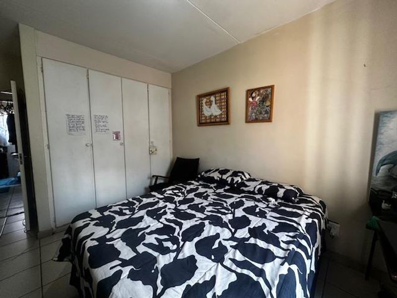 Secure & Stylish Townhouse Living in Langenhovenpark - Photo 6