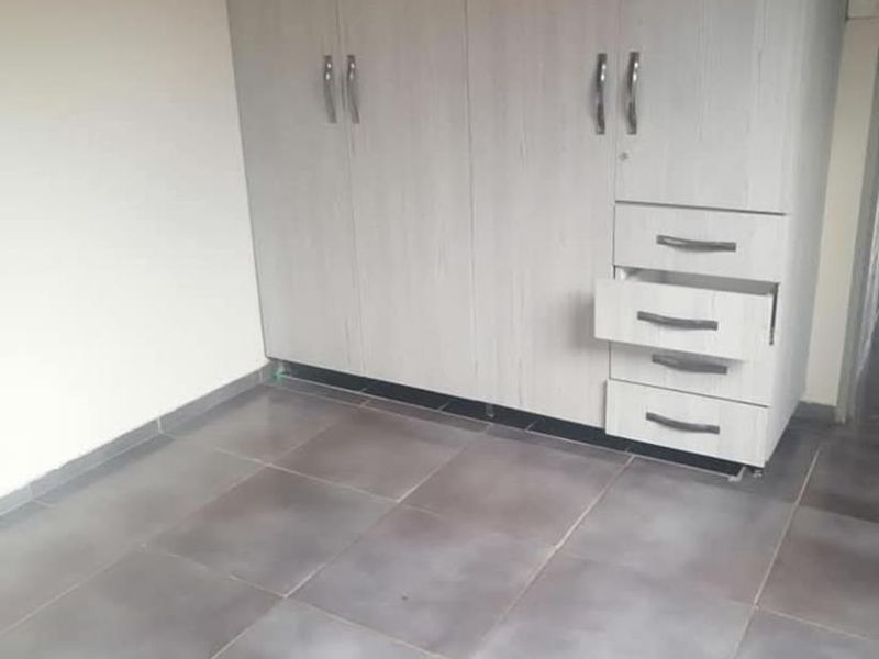 4 bedrooms house to rent in Soshanguve VV - Photo 9