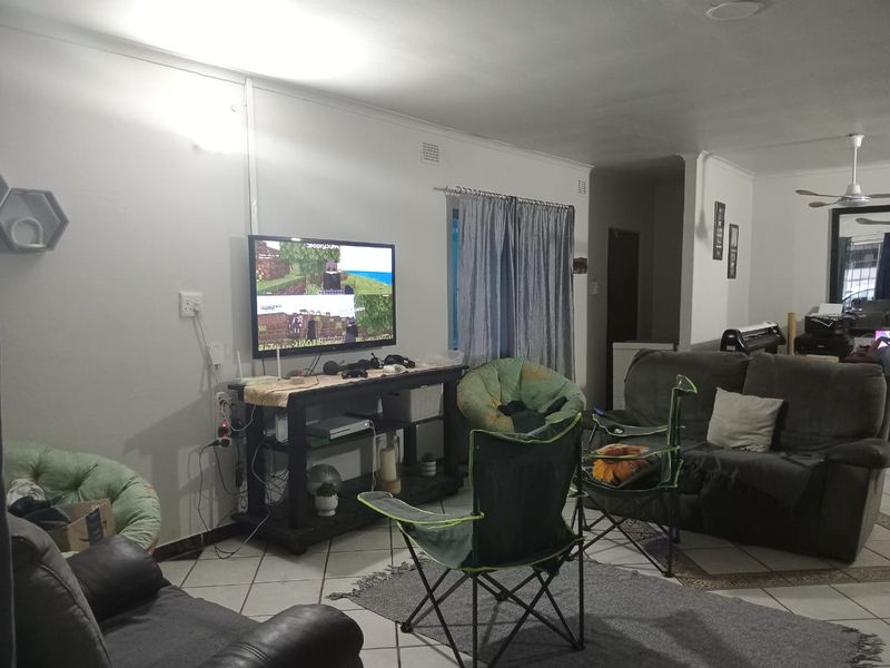 Comfortable Family Home in Arboretum - Photo 2