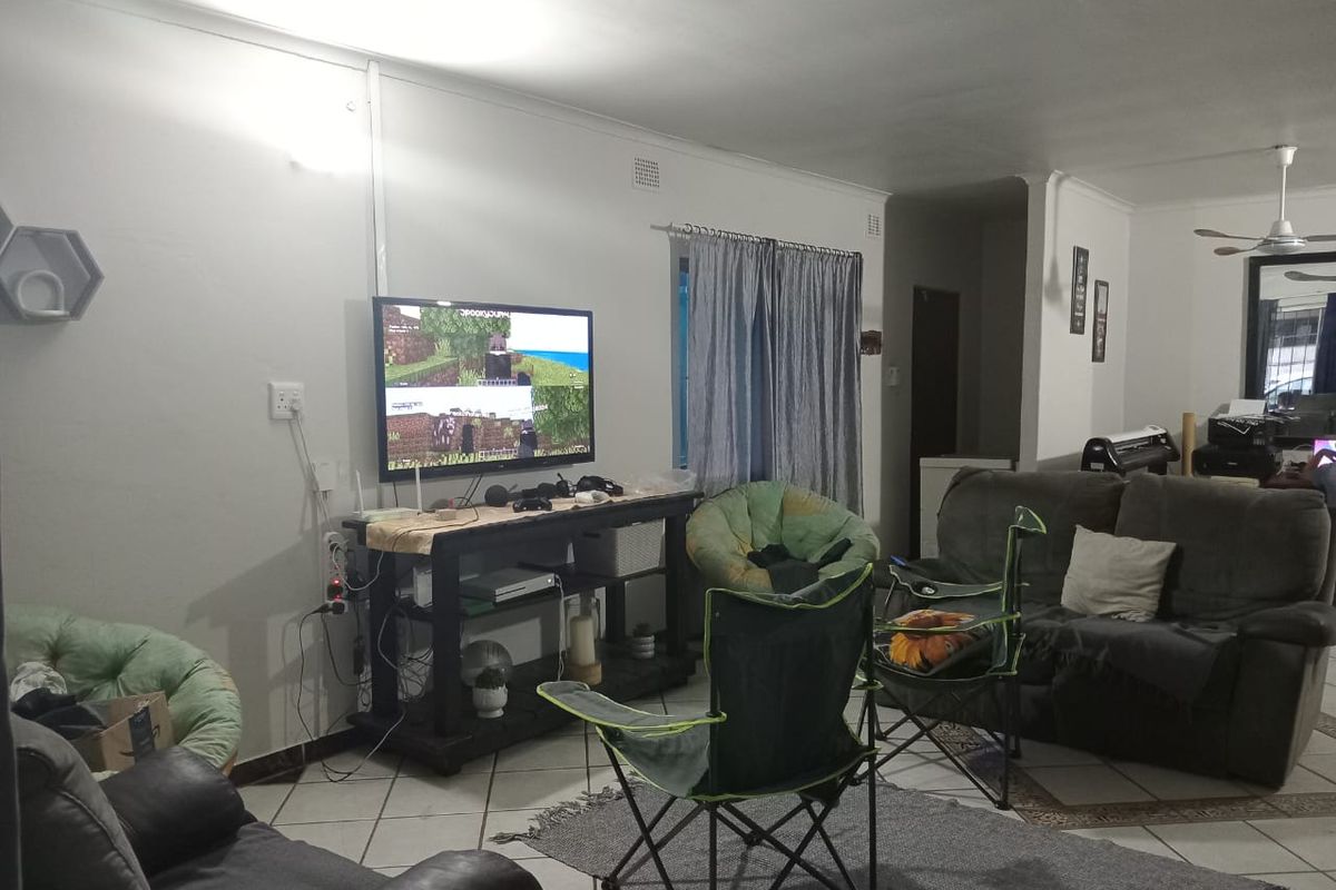 Comfortable Family Home in Arboretum - Photo 2