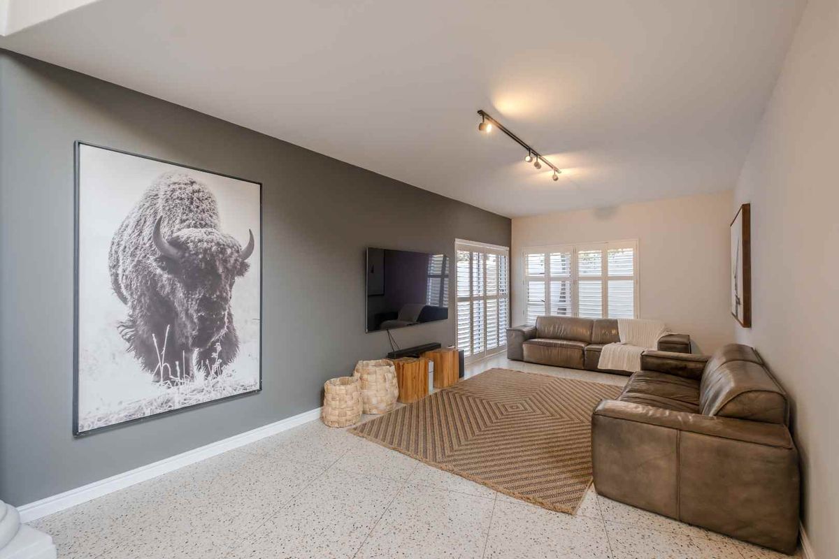 Exceptional Family Home with Superior Finishes - Photo 5