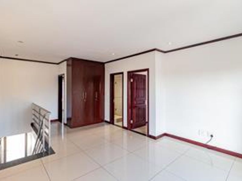 3 Bedroom House for Sale in Carlswald - Photo 8