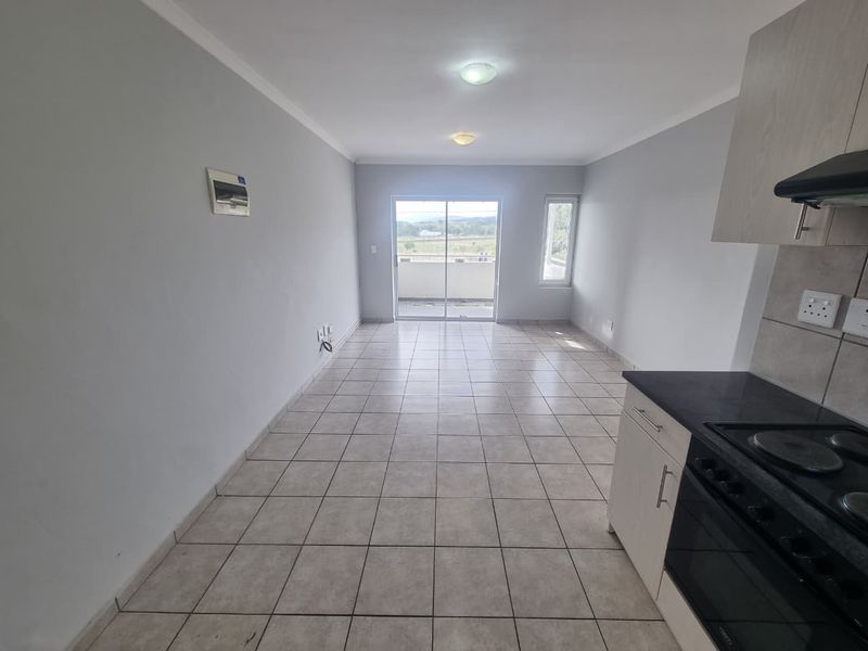 Spacious Unfurnished 2-Bedroom Apartment To Rent in Paarl - Photo 2
