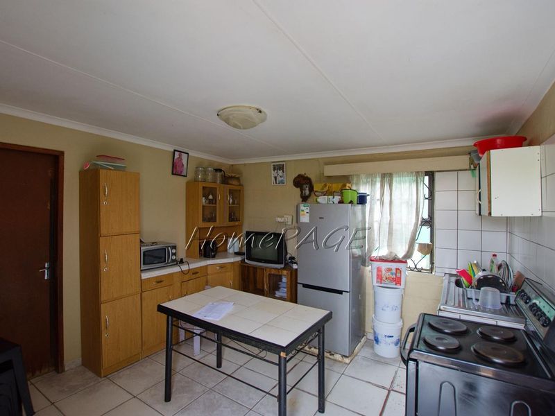 Kuisebmond, Walvis Bay: Home with 2 apartments for sale - Photo 7