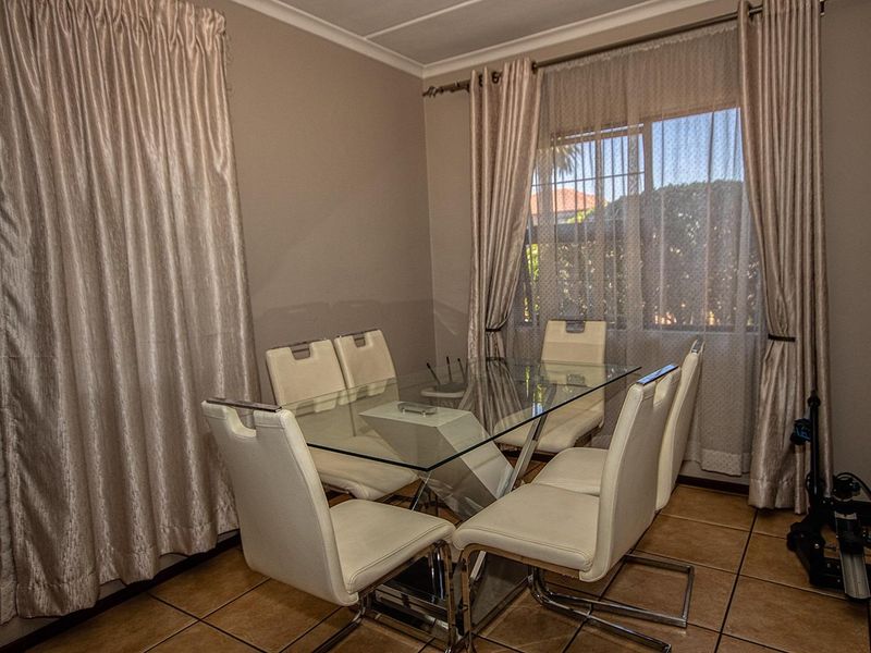 3 Bedroom Meyersig Estate Corner duplex! - Photo 7