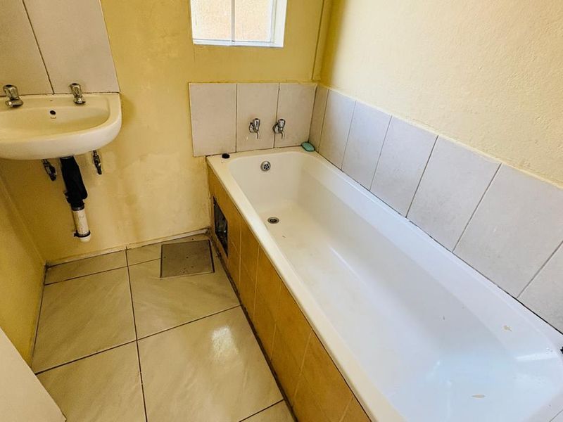 Grab this lovely property - Photo 10