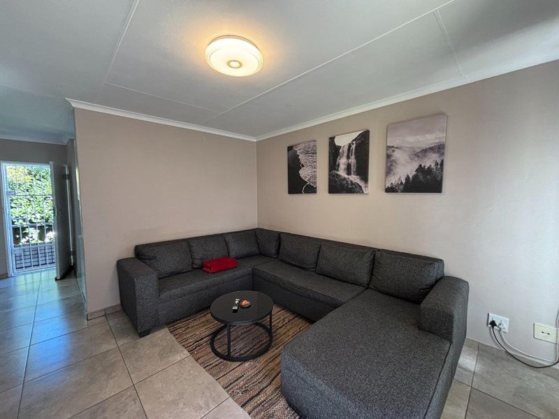 Priced to sell - two bedroom townhouse in Erasmuskloof - Photo 2