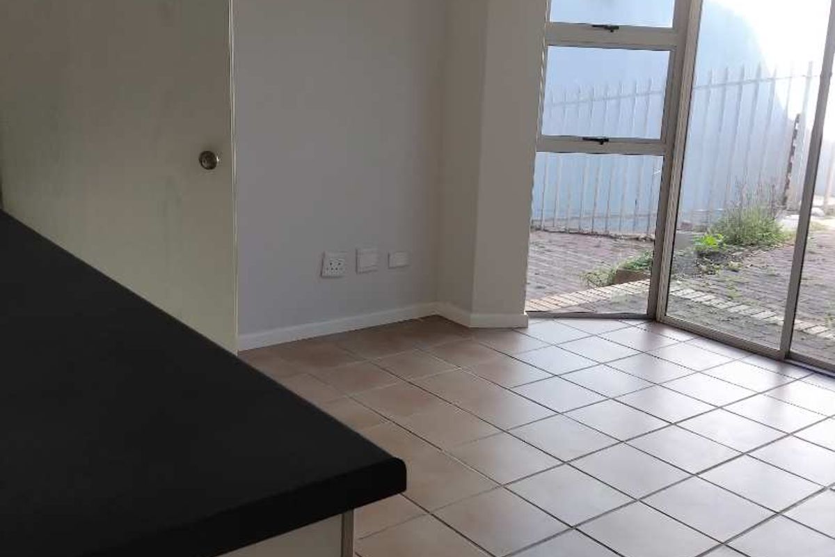 Bachelor flat - Photo 4