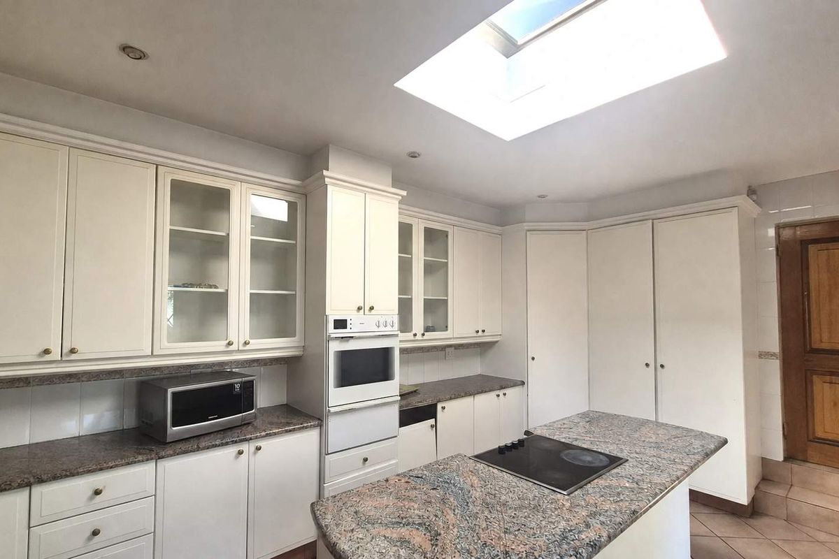 Exceptional 5 Bedroom Free Standing House in Morningside – Prime Position Near Sandton CBD | Ideal Luxury Home or Boutique Guesthouse Opportunity** - Photo 5