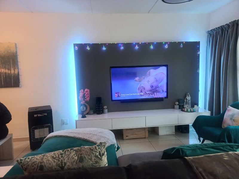 Morden Gem Apartment - Photo 6