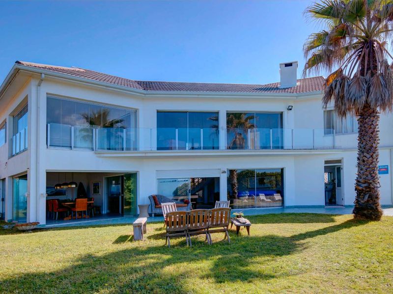 Coastal retreat with exceptional family space in idyllic surrounds - Photo 3