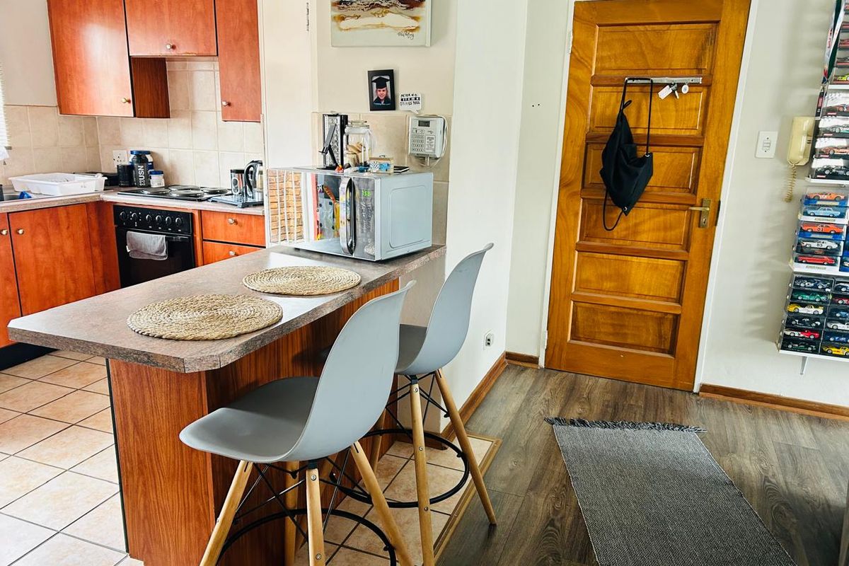 EXCLUSIVE - PET FRIENDLY - Photo 2