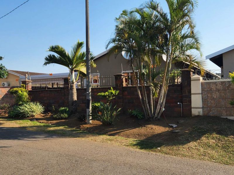 Welcome to Your Dream Family Home in Rainham, Phoenix! - Photo 2