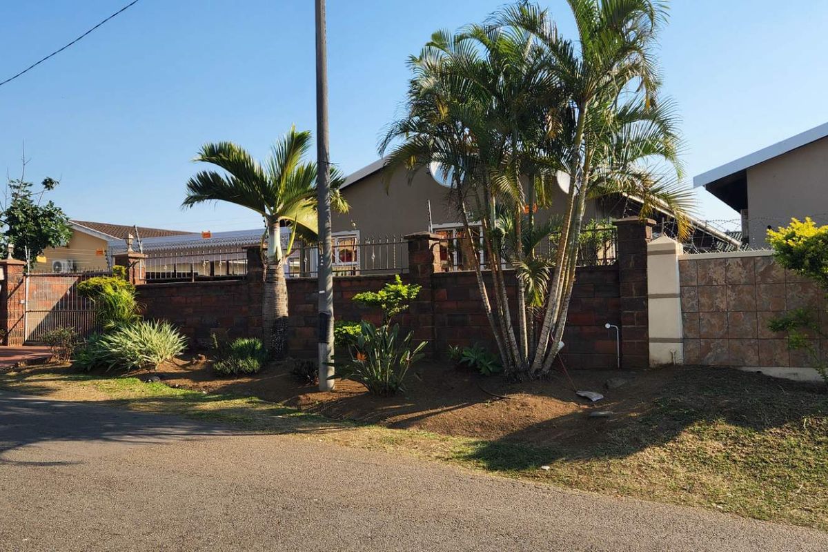 Welcome to Your Dream Family Home in Rainham, Phoenix! - Photo 2
