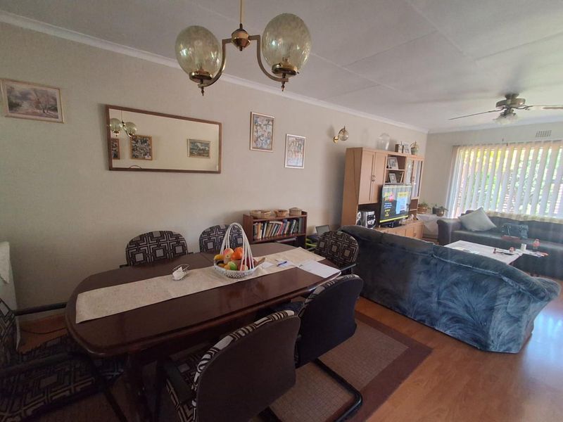 PET FRIENDLY CHARMING TOWNHOUSE - MULBARTON - Photo 4