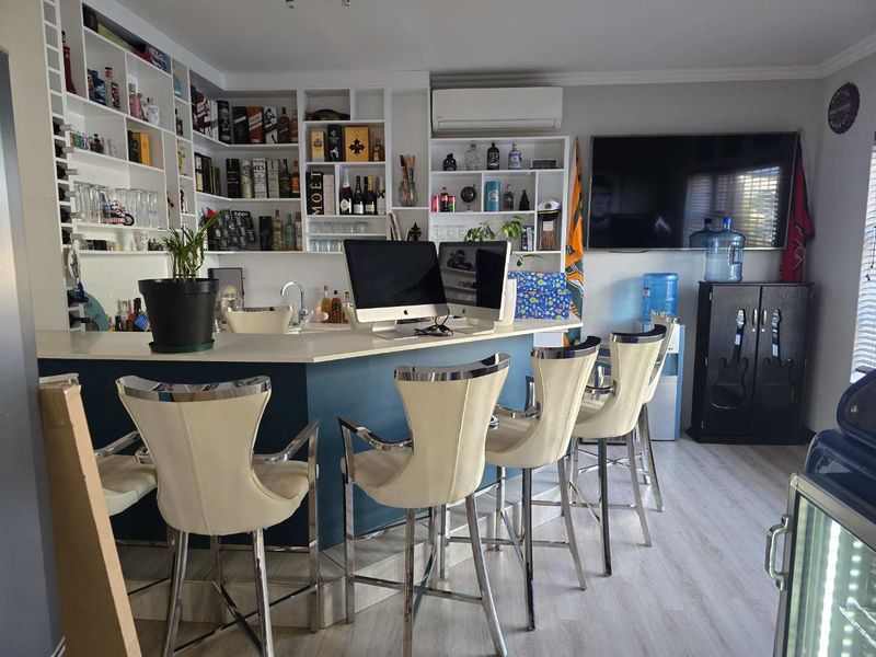 LUXURY 5-BEDROOM HOME FOR RENT - ULTIMATE COMFORT AND STYLE! - Photo 3