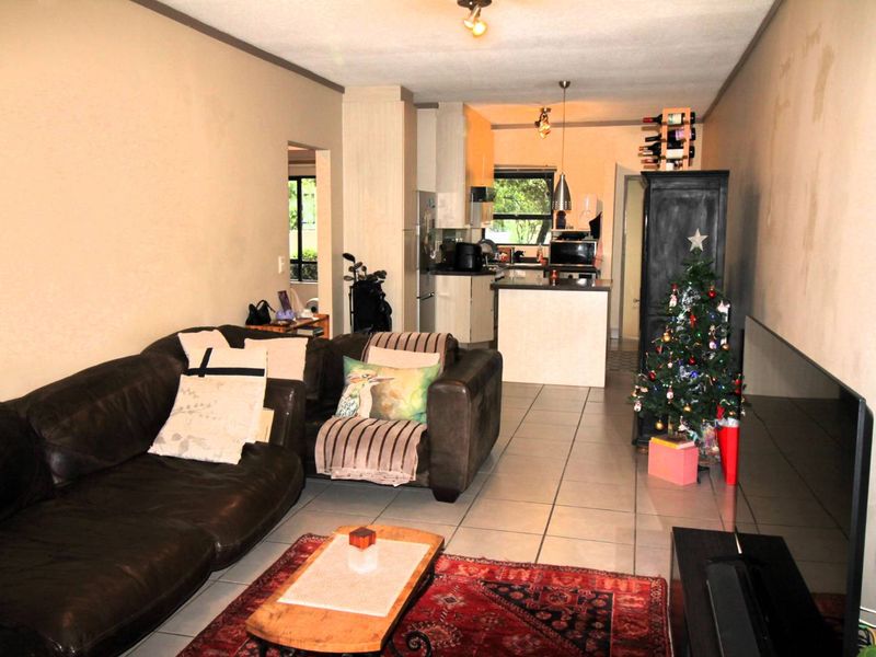Charming 2 Bedroom Garden Apartment in Secure Estate - Photo 4