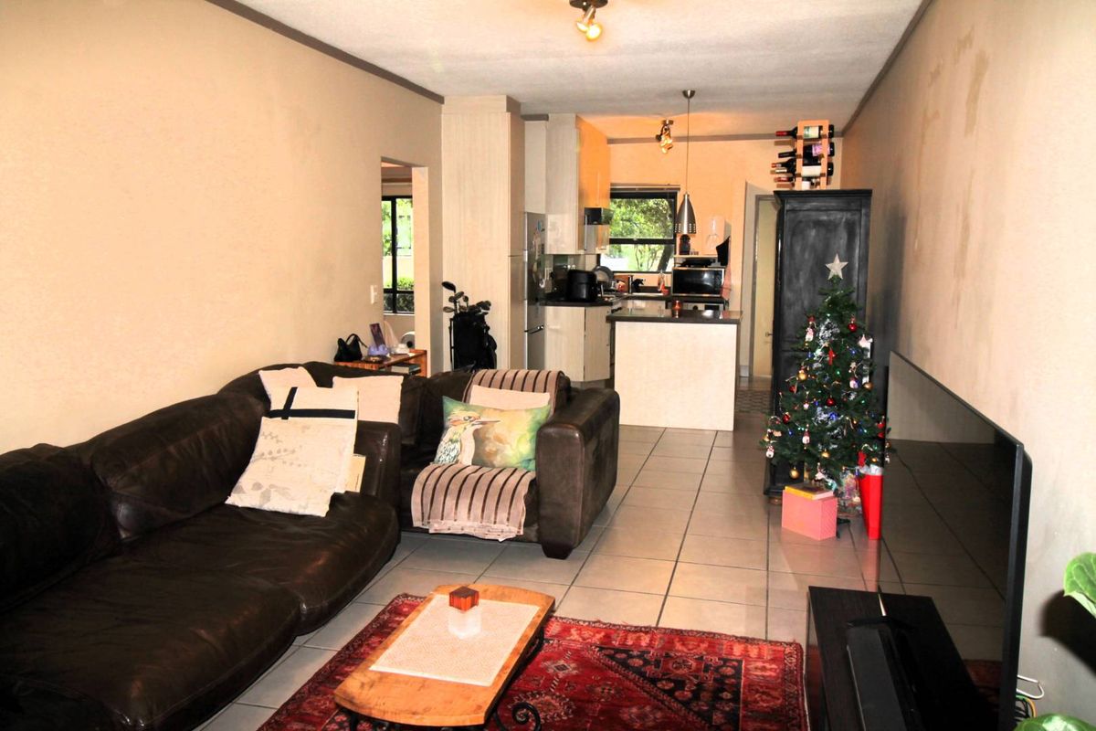 Charming 2 Bedroom Garden Apartment in Secure Estate - Photo 4