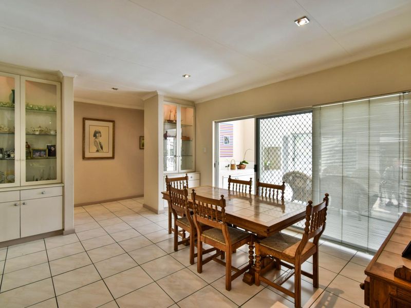 Charming 3-Bedroom Home in Prestigious Waterkloof Ridge - Photo 7