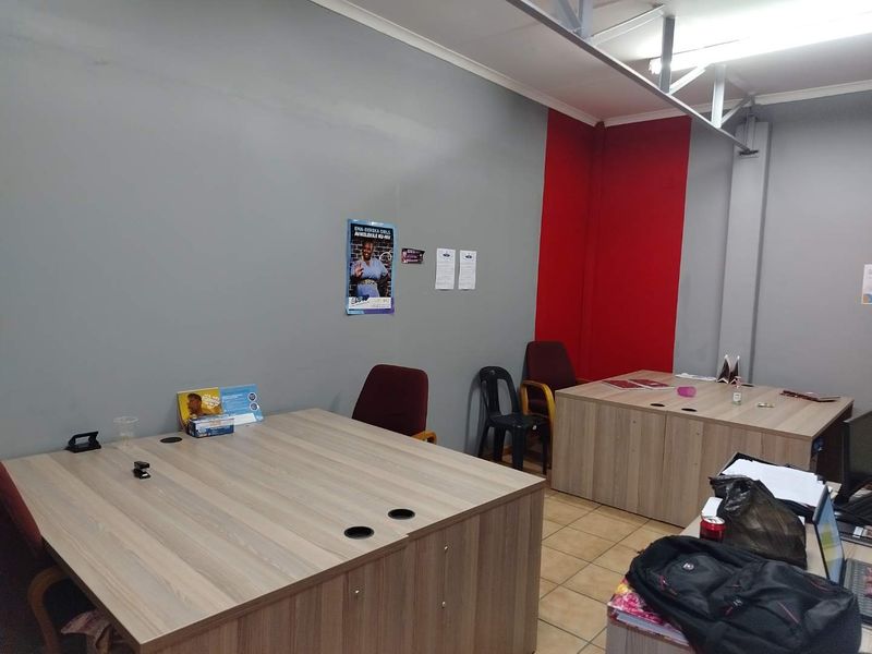 COMMERCIAL BUILDING AT PRIME LOCATION - Photo 5