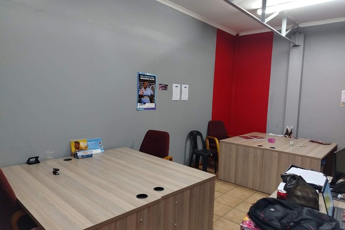 COMMERCIAL BUILDING AT PRIME LOCATION - Photo 5