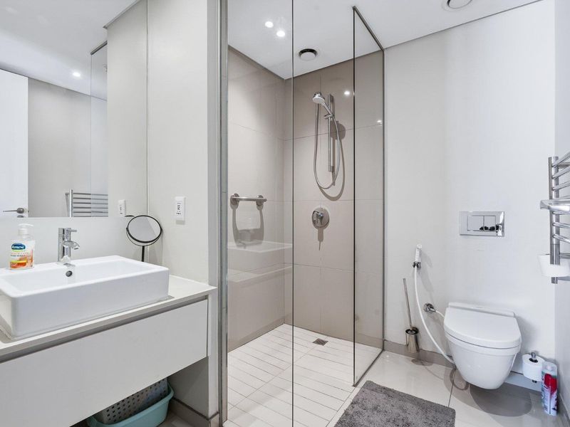 Neat and modern 1-bedroom apartment in the heart of De Waterkant - Photo 6