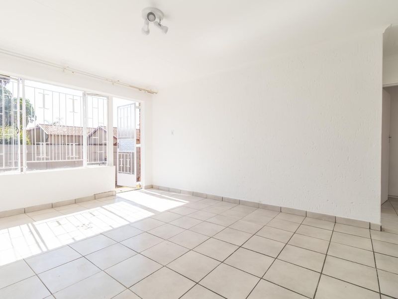 Light-Filled Lock-Up-and-Go Home in Sought-After Radiokop - Photo 9