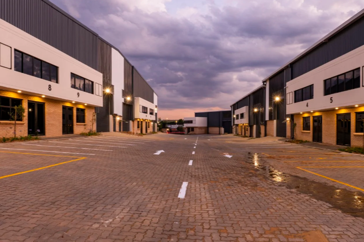 895m2 Samrand Warehouse To Let - Photo 4