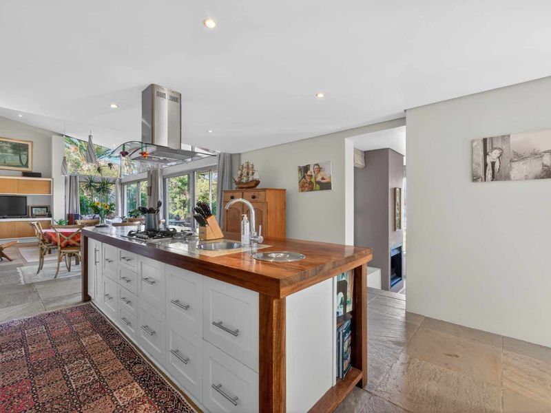 LET THE SUNSHINE IN – Berg-en-Dal Private Estate Villa - Photo 9