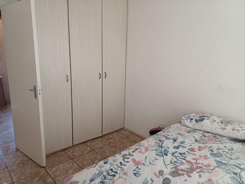 Neat And Spacious Simplex Townhouse in a Pet Friendly Complex - Photo 9