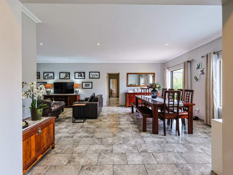 Charming Four-Bedroom Family Home in The Ridge Estate - Photo 9