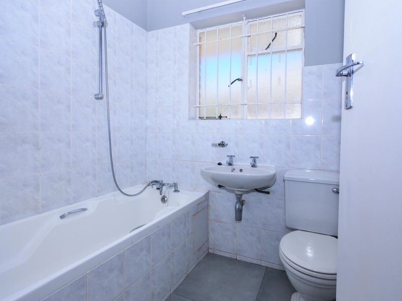 Unfurnished 1 Bedroom in Sea Point - Photo 8