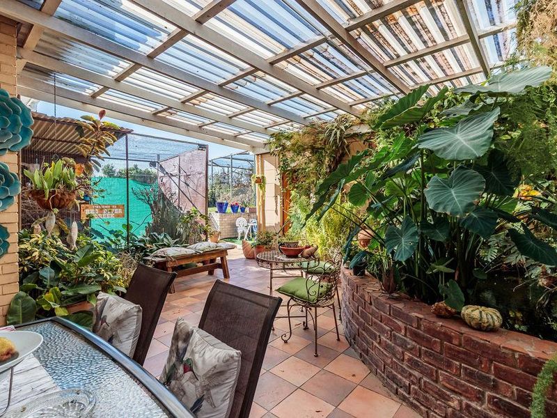 Stunning 3 bed 2 bath home for sale - Photo 10