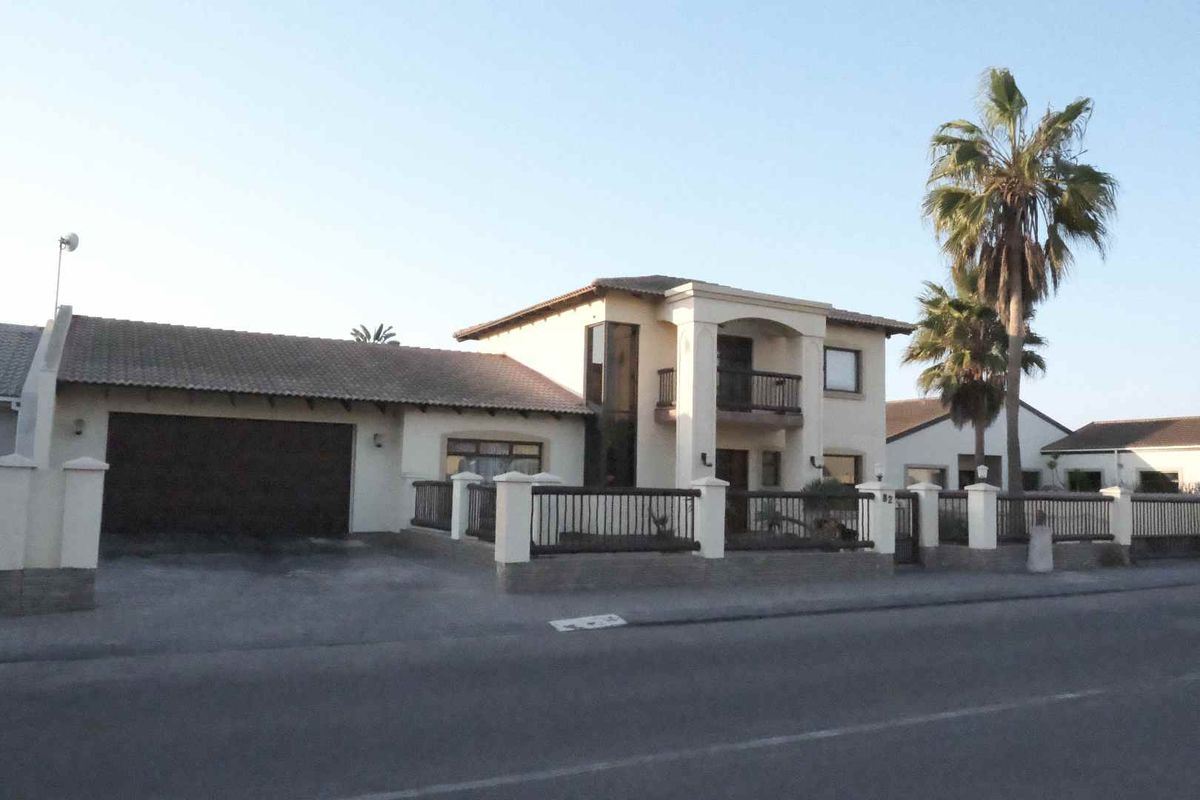 Beautiful Home for a large Family - Photo 3