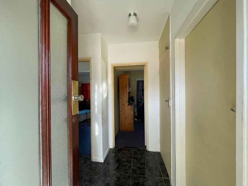1 Bedroom Apartment in secure complex - Photo 10