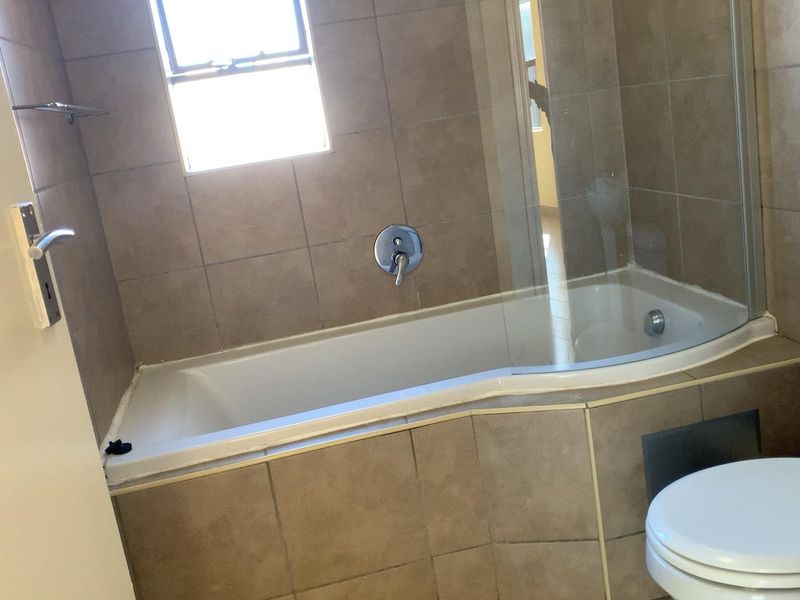 Modern 2-Bedroom Apartment for Sale in Route 82 Security Village – Alveda, Johannesburg South - Photo 9