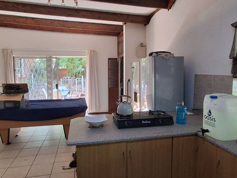 Cul-de-Sac Dream: Large 3-Bed Fixer with Pool & Office - Photo 8