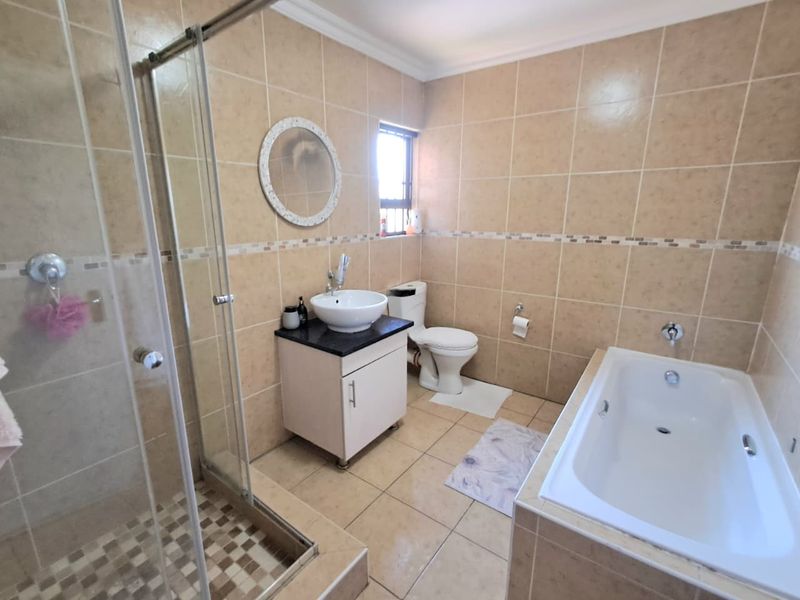Two Bedroom Townhouse For Sale in New Redruth, Alberton - Photo 10
