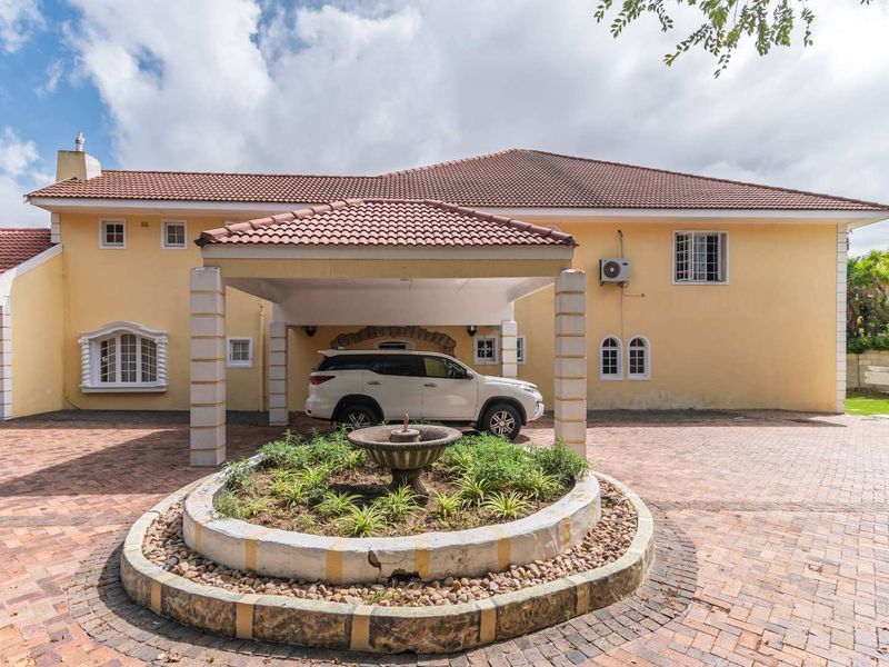 Expansive Constantia Hills Estate – Exceptional Space and Endless Possibilities - Photo 5