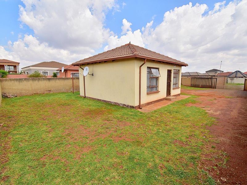 Perfect Starter Home - Photo 2