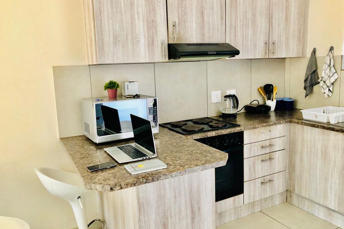 2 Bedroom Townhouse For Sale in Rocky Crest - Photo 2