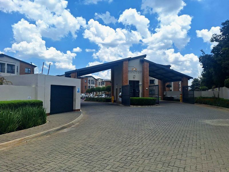 Neat As A Pin! - Photo 2