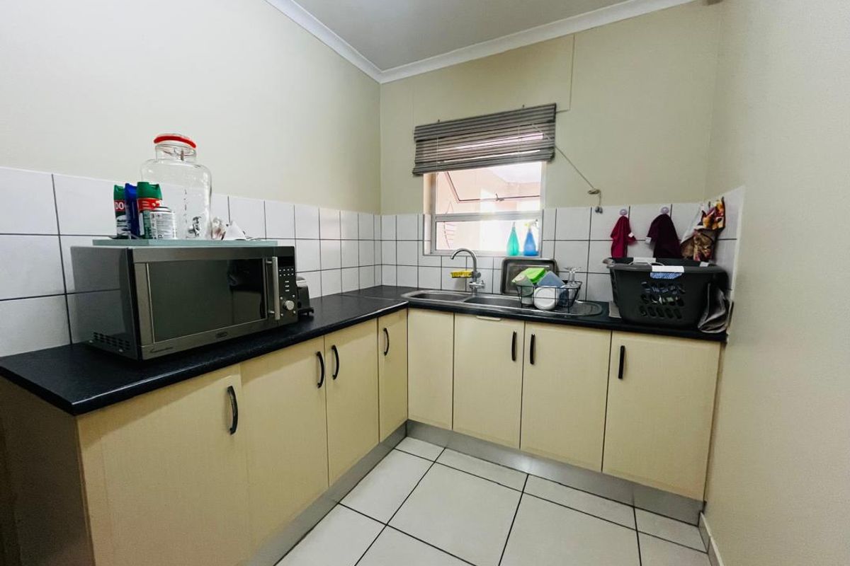 Spacious Townhouse To Let - Photo 3